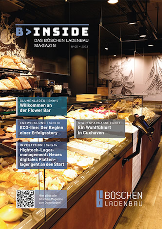 itelseite des Böschen Ladenbau Magazins mit Blick auf eine beleuchtete Bäckereitheke voller Backwaren.